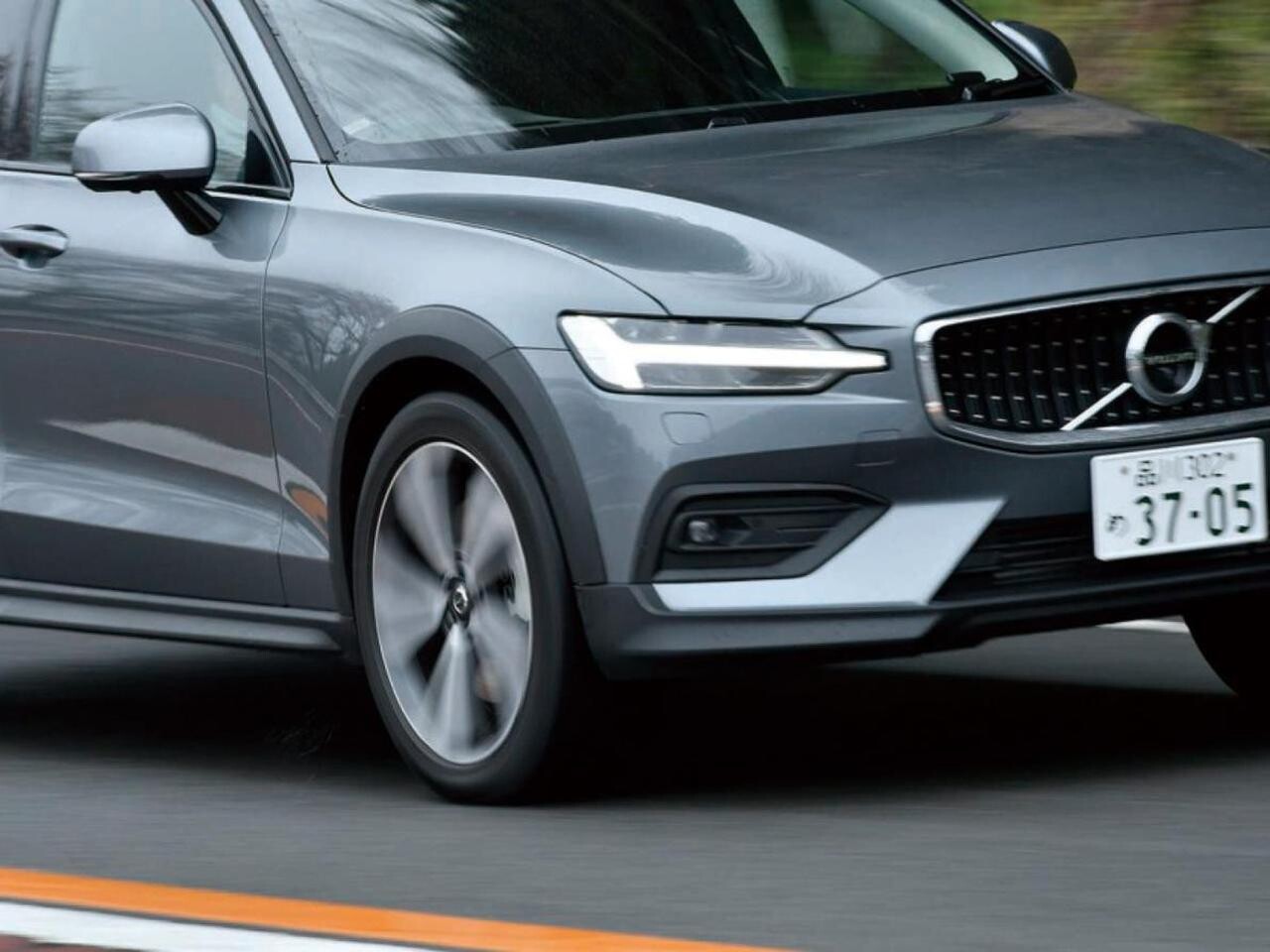 【長期レポート】V60クロスカントリーの性質に合う、ダンロップ ビューロ VE304タイヤ