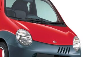 「ナニこの小さい車！」今もたまに見かける「2シーター軽」の全然伝わらない“世界初”とは？ 実は驚異的だった“燃費”