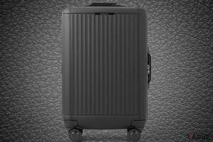 “印籠”に着想を得たボディに“イタリアンレザー”をまとった「限定スーツケース」の魅力とは？ メイド・イン・ジャパンならではの仕立てのよさが印象的