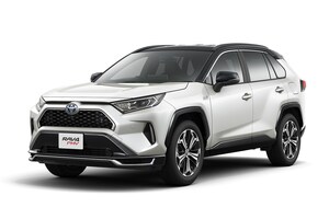 RAV4 PHVを買うなら新車がおトクな理由！  おすすめグレードやアウトランダーと迷った時の注意点も調べた