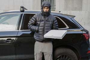 街でもアウトドアでもカッコよく決まる！ 即完売となる「デサント×ジョウンド」から第3弾コラボアイテムが登場 “機能性と快適性”を両立した大人のギアとは