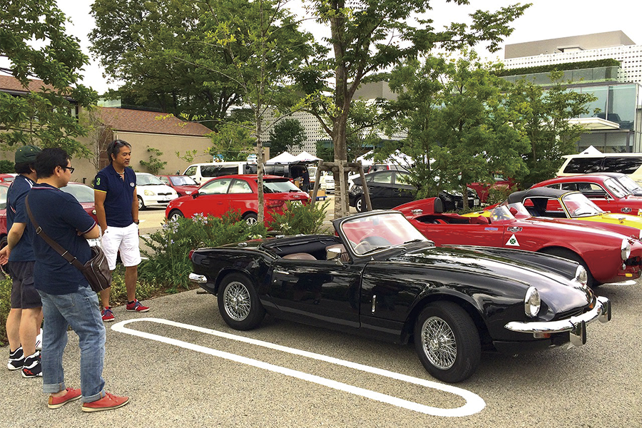 【九島辰也のカーガイ探訪記】個人的には丸目2灯のオープンスポーツがストライク、カーデザイナーは実は話好きが多い（2025年10月号）