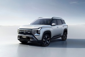 【3列7人乗りミドサイズSUV】三菱『デスティネーター』をインドネシアで世界初披露