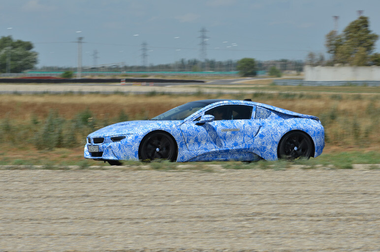 BMW i8 プロトに試乗。走り＆価格も大胆予想