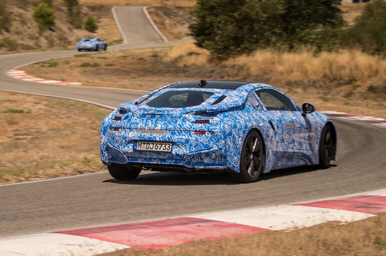 BMW i8 プロトに試乗。走り＆価格も大胆予想