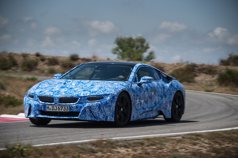 BMW i8 プロトに試乗。走り＆価格も大胆予想