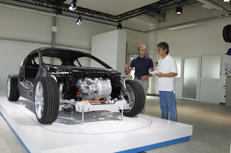 BMW i8 プロトに試乗。走り＆価格も大胆予想