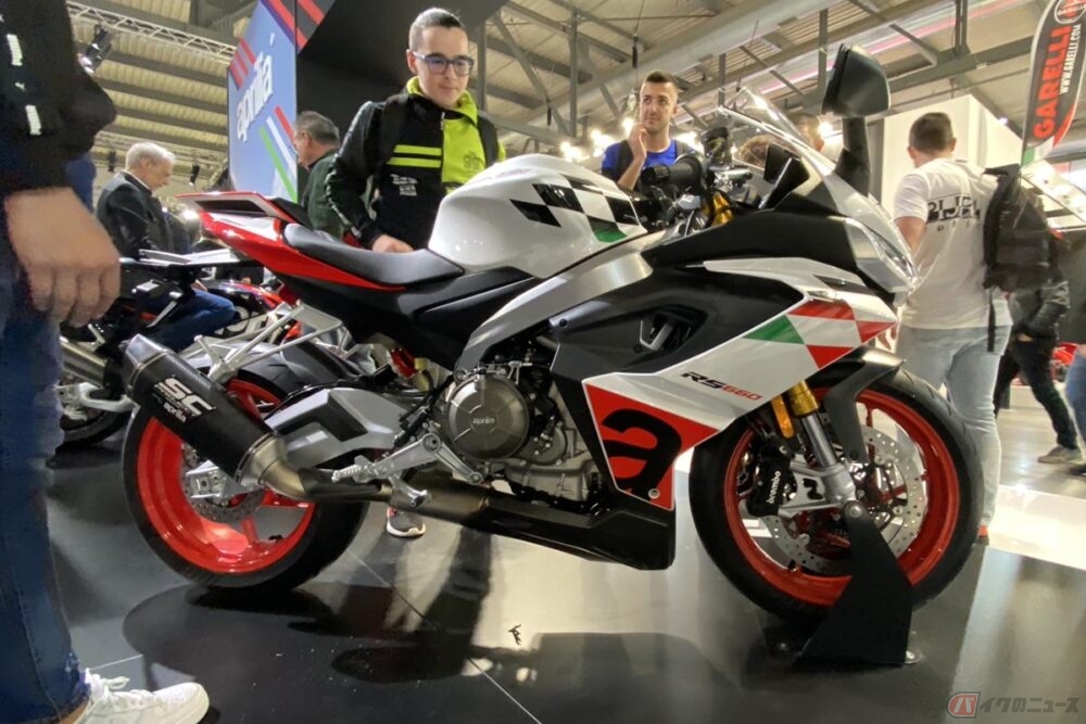 アプリリア「RS660 EXTREMA」公開 パフォーマンスパーツを装備し3kgの軽量化を実現【EICMA2022】（バイクのニュース
