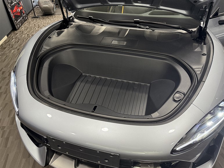 【日本導入の可能性も】ニュル最速EV、シャオミ「SU7ウルトラ」が密かに上陸してた!? 実車を見た印象は？