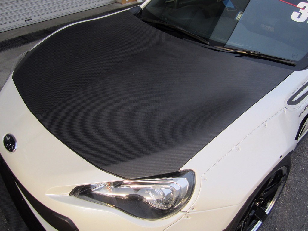 86 Brz専用の超軽量ドライカーボンボンネット誕生 純正から3 5キロ以上の軽量化を実現 Web Option 自動車情報サイト 新車 中古車 Carview