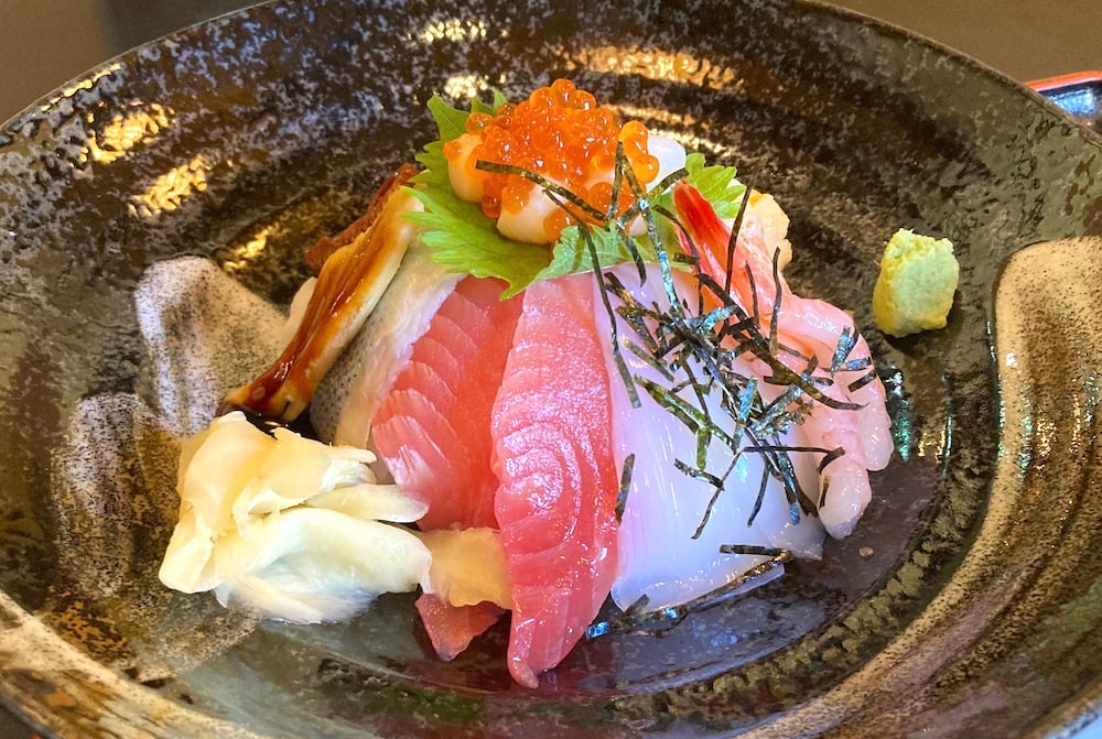【新潟県 聖籠町】市場直送の魚介をたっぷり味わえる海鮮丼【寄り道したいご当地グルメ】