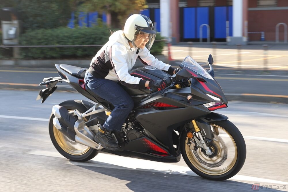 リターンしたママライダーがホンダの250ccスーパースポーツモデルcbr250rrに乗ってみました バイクのニュース の写真 8ページ目 自動車情報サイト 新車 中古車 Carview