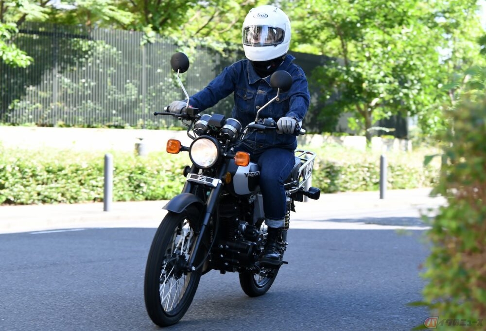 今までこんな面白いバイクに乗ったことがない！YAMASAKI『YM-125III』の魅力とは～高梨はづきのきおくきろく。～