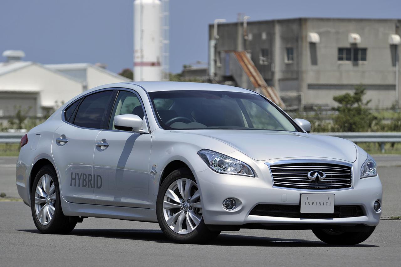 試乗 日産 フーガはハイブリッドを採用してハイパフォーマンスと好燃費の両立を目指した 10年ひと昔の新車 Webモーターマガジン 自動車情報サイト 新車 中古車 Carview