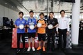 スーパーGT参戦150戦の石浦、大嶋、松田、200戦の立川監督に第3戦セパンで日本自動車会議所豊田章男会長から記念プレート贈呈