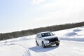 【試乗】雪道ベストなSUV！　モーターの緻密な走り以外の利点も見えたアウトランダーPHEV雪上ドライブ