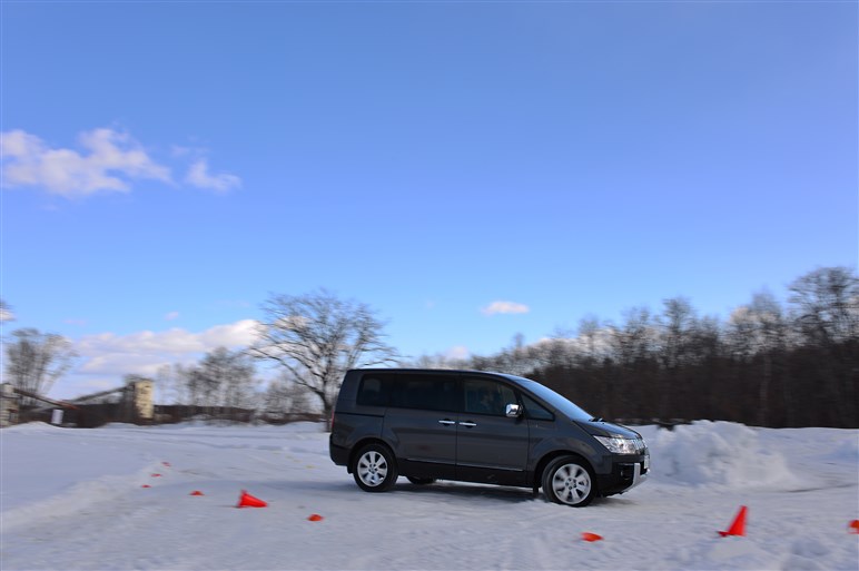 三菱の4WD車を北海道で乗り比べ。その実力は？