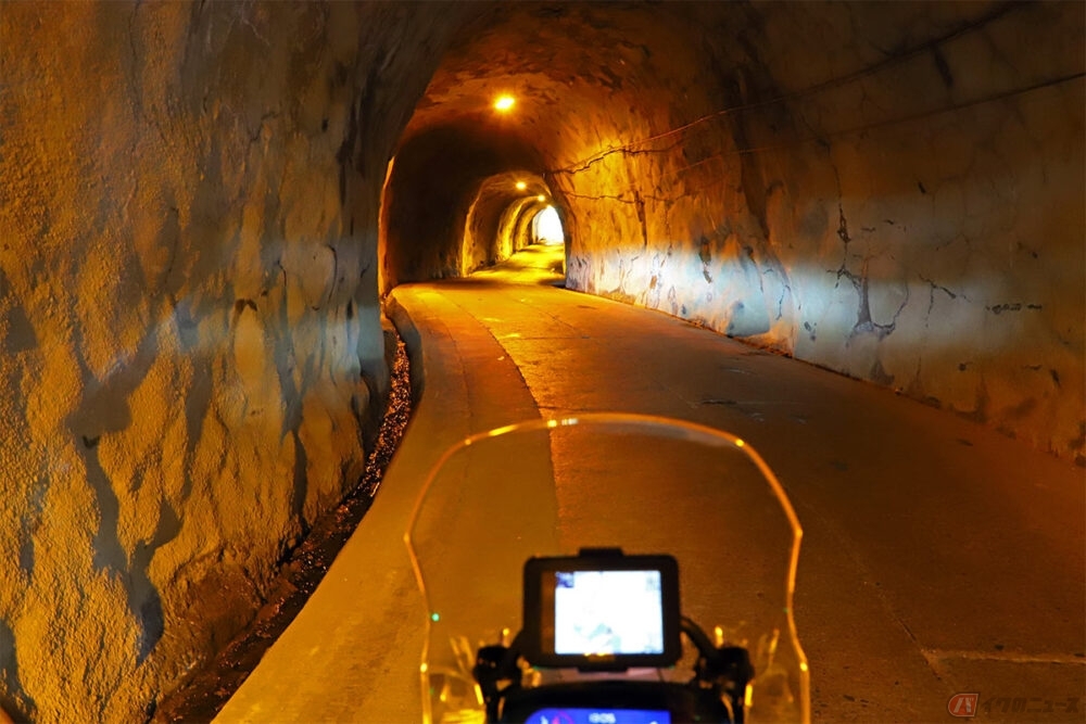 S字カーブが美しいクネクネ素掘りトンネル　房総半島で出会った「奥米トンネル」