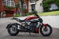 峠道も軽快にスイスイ走るクルーザー!?　V4エンジン搭載のドゥカティ新型「XディアベルV4」とは