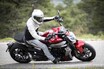 峠道も軽快にスイスイ走るクルーザー!?　V4エンジン搭載のドゥカティ新型「XディアベルV4」とは