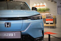 ヴェゼルとは違うのだよ！ ホンダ「e：Ny1」展示（7/31まで） 欧州発売目前のEV 見所は縦長ディスプレイ