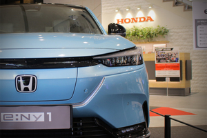 ヴェゼルとは違うのだよ！ ホンダ「e：Ny1」展示（7/31まで） 欧州発売目前のEV 見所は縦長ディスプレイ