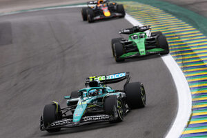 アロンソ「ハードタイヤスタートのリスクは報われなかった」ストロールは角田との接触によるタイムロスが響き巻き返せず