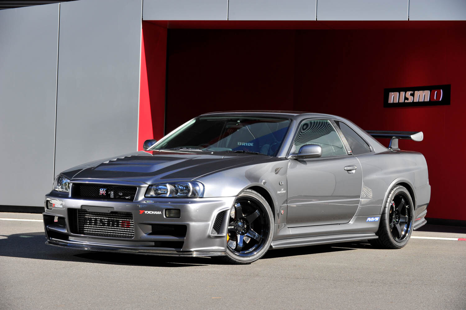 日産「R34スカイラインGT-R」の理想形完成！ ニスモ大森ファクトリーの公道からサーキットまで使えるスペックを完全紹介します