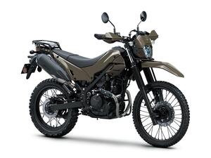 【カワサキ】無骨なブラックアウトスタイルが映える「KLX230 DF」を9/15に発売