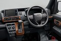 117万円から！ トヨタ最新「軽バン」に大反響！ 「車内がクラシックカーみたい」「レトロ感が凄い」「高級感あってビックリ」の声も！ “昭和感”サイコーな「ピクシスバン」のコーディネートに注目！