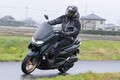 ヤマハ「NMAX155」はデザイン・走行性能・利便性 どれをとってもストレスフリーなオールマイティーモデル！レーシングライダー石塚健の市販車インプレッション