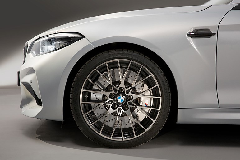 BMW、M2クーペの特性をさらに引き伸ばす M2コンペティションを発表