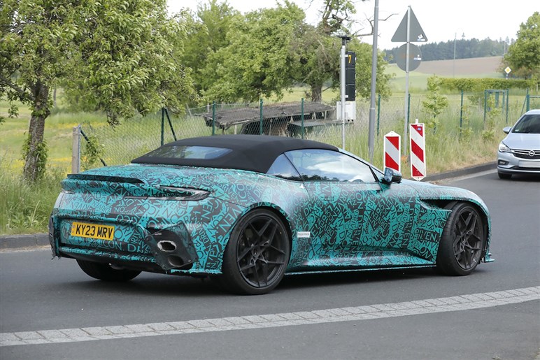 【720馬力超えのモンスター爆誕？】アストンマーティン「DB12」の“Sモデル”がマジで化け物…キミは戦闘機か？