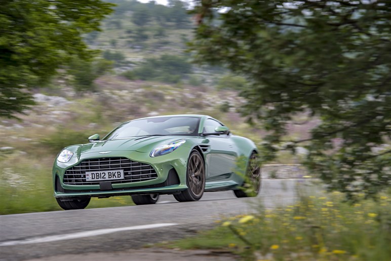 【720馬力超えのモンスター爆誕？】アストンマーティン「DB12」の“Sモデル”がマジで化け物…キミは戦闘機か？