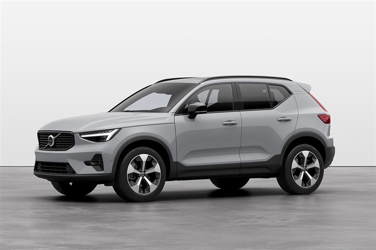 ボルボ「XC40」にお手頃価格の新モデル「エッセンシャルB3」を追加。装備変更でエントリーグレードは50万円引きに