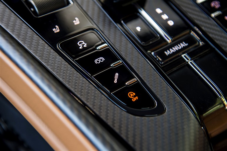 【720馬力超えのモンスター爆誕？】アストンマーティン「DB12」の“Sモデル”がマジで化け物…キミは戦闘機か？