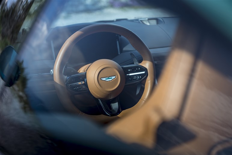 【720馬力超えのモンスター爆誕？】アストンマーティン「DB12」の“Sモデル”がマジで化け物…キミは戦闘機か？