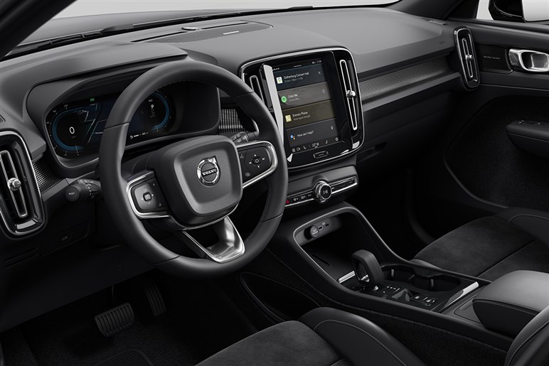 ボルボ「XC40」にお手頃価格の新モデル「エッセンシャルB3」を追加。装備変更でエントリーグレードは50万円引きに