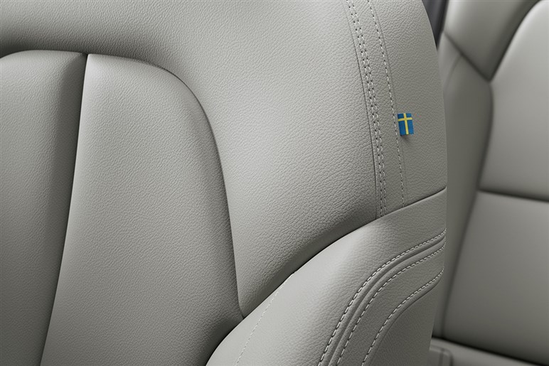 ボルボ「XC40」にお手頃価格の新モデル「エッセンシャルB3」を追加。装備変更でエントリーグレードは50万円引きに