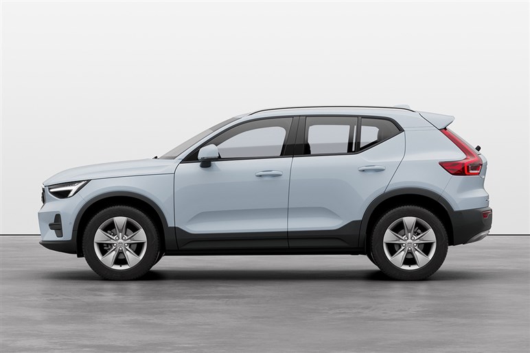 ボルボ「XC40」にお手頃価格の新モデル「エッセンシャルB3」を追加。装備変更でエントリーグレードは50万円引きに