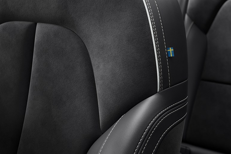 ボルボ「XC40」にお手頃価格の新モデル「エッセンシャルB3」を追加。装備変更でエントリーグレードは50万円引きに