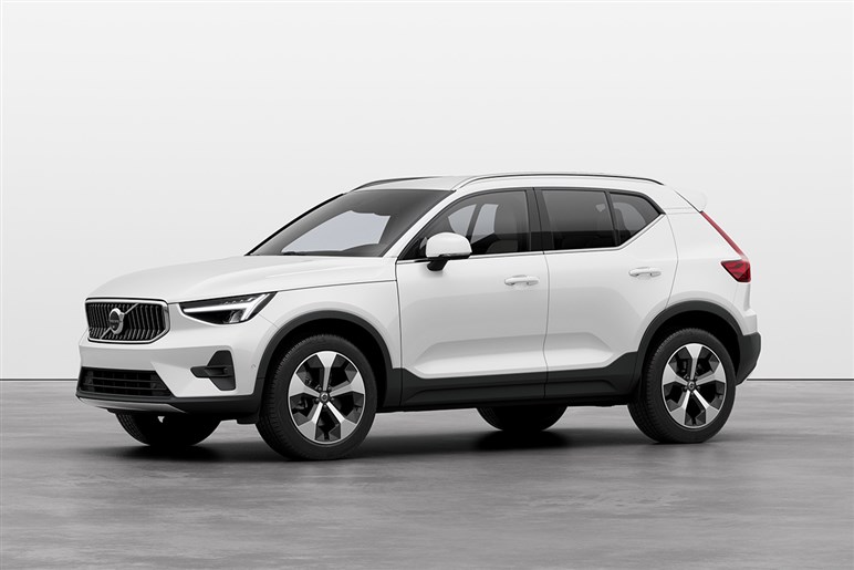 ボルボ「XC40」にお手頃価格の新モデル「エッセンシャルB3」を追加。装備変更でエントリーグレードは50万円引きに