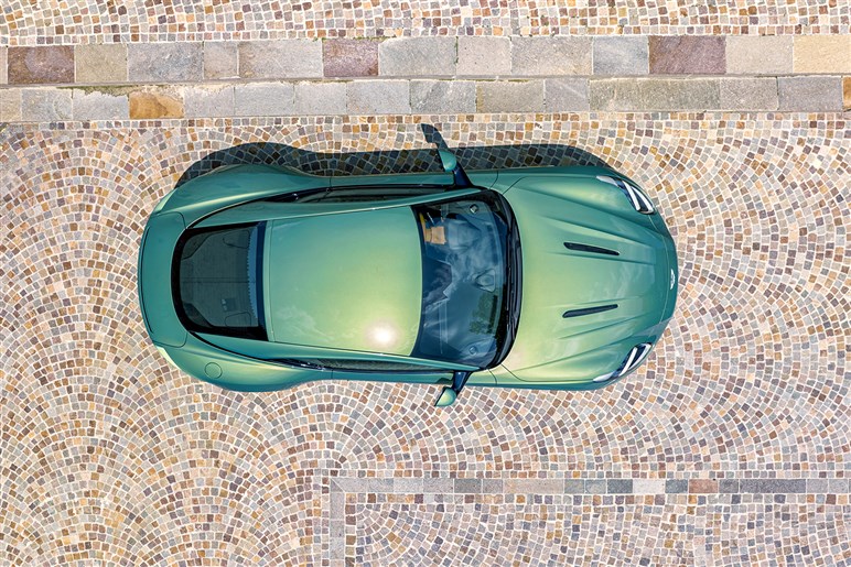 【720馬力超えのモンスター爆誕？】アストンマーティン「DB12」の“Sモデル”がマジで化け物…キミは戦闘機か？