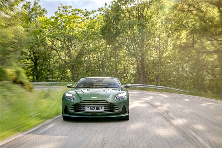 【720馬力超えのモンスター爆誕？】アストンマーティン「DB12」の“Sモデル”がマジで化け物…キミは戦闘機か？
