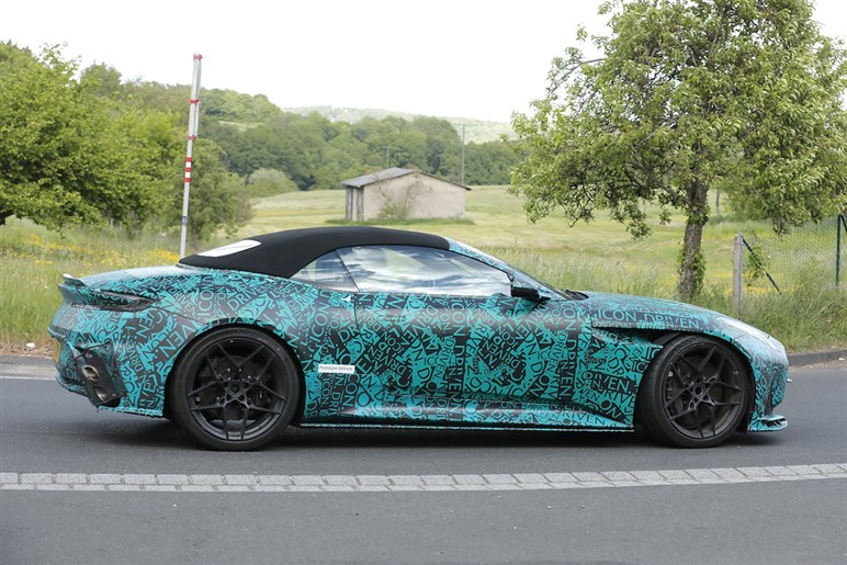 【720馬力超えのモンスター爆誕？】アストンマーティン「DB12」の“Sモデル”がマジで化け物…キミは戦闘機か？