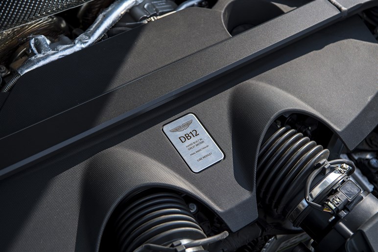 【720馬力超えのモンスター爆誕？】アストンマーティン「DB12」の“Sモデル”がマジで化け物…キミは戦闘機か？