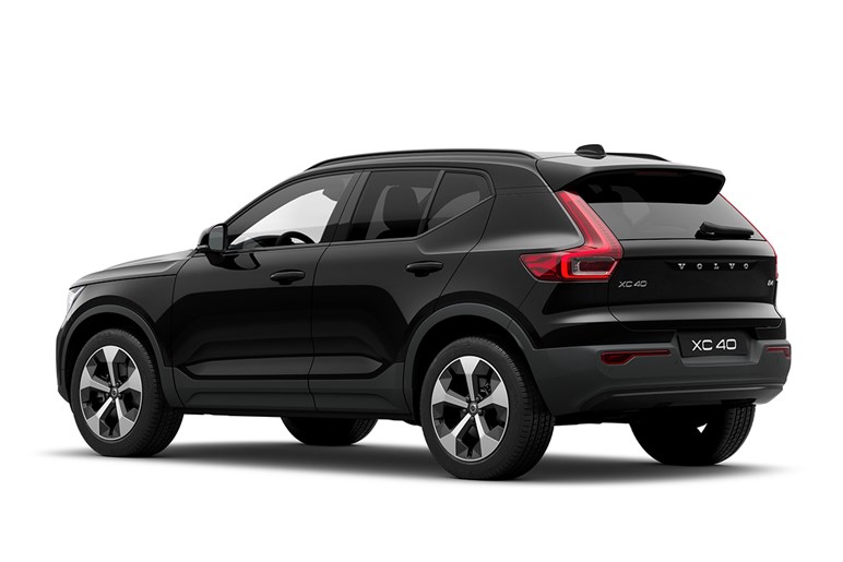 ボルボ「XC40」にお手頃価格の新モデル「エッセンシャルB3」を追加。装備変更でエントリーグレードは50万円引きに