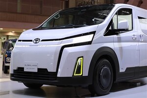 「アルファード」田原工場生産移管で新型「ハイエース」は27年末に登場か。BEV化は必至、現行モデル併売も？