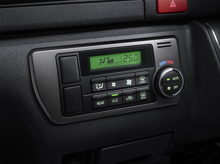 「アルファード」田原工場生産移管で新型「ハイエース」は27年末に登場か。BEV化は必至、現行モデル併売も？