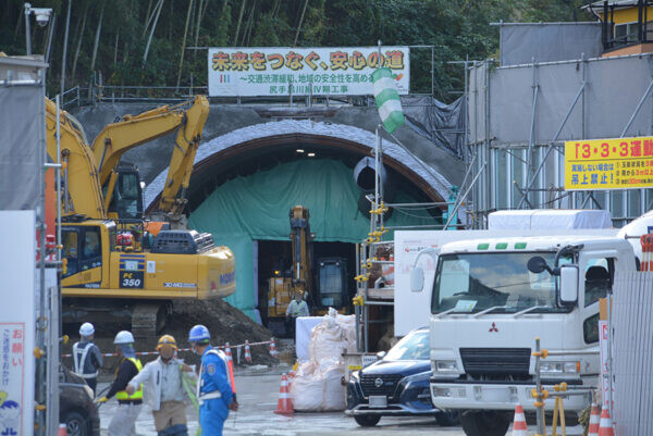 「小田急線沿いの幹線道路」今年度に4車線化完成！ 交わる新トンネルは「遅れます」 川崎市「整備プログラム」の進捗公表